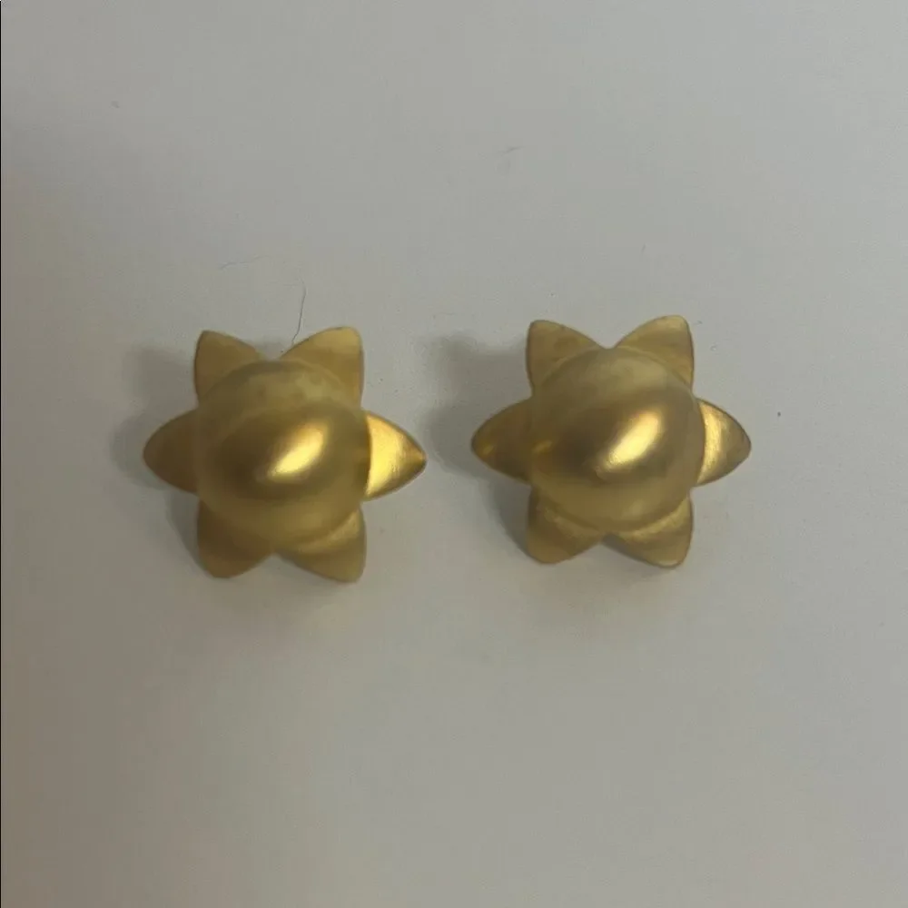 90’s Gold Celestial Starflower Stud Earrings #90’s #boho #indie #spring #summer